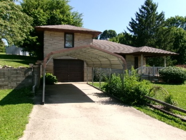 CHARMING LIMESTONE BI-LEVEL IN SOUTH BLOOMFIELD